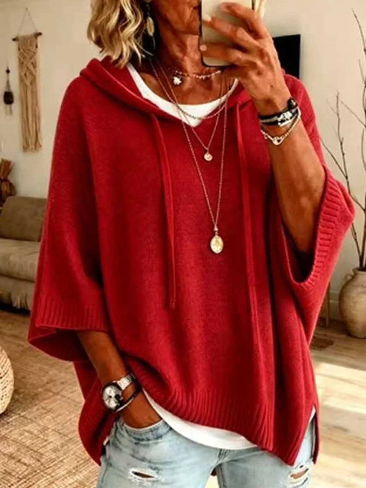 Poncho de punto con capucha
