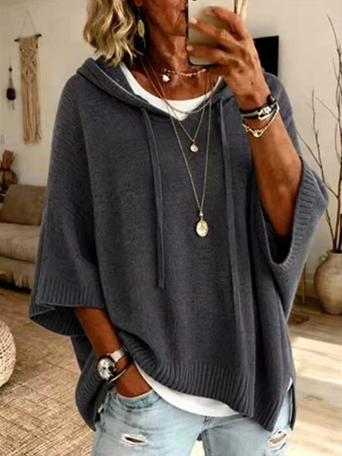 Poncho de punto con capucha