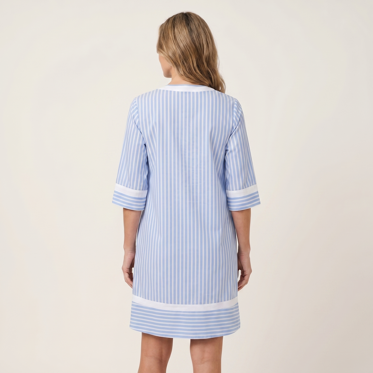 Ana | Vestido recto de algodón con cuello en V